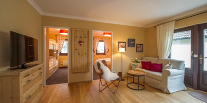 Hotels am See - Verpflegung: Frühstück - Bungalow A2 - Wohn- und Essbereich - VILA VITA Pannonia