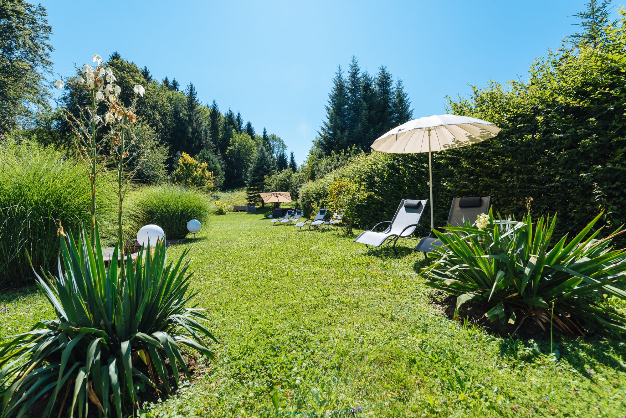 Urlaub am See: Garten - Eden Park Retro Chique Hotel Velden