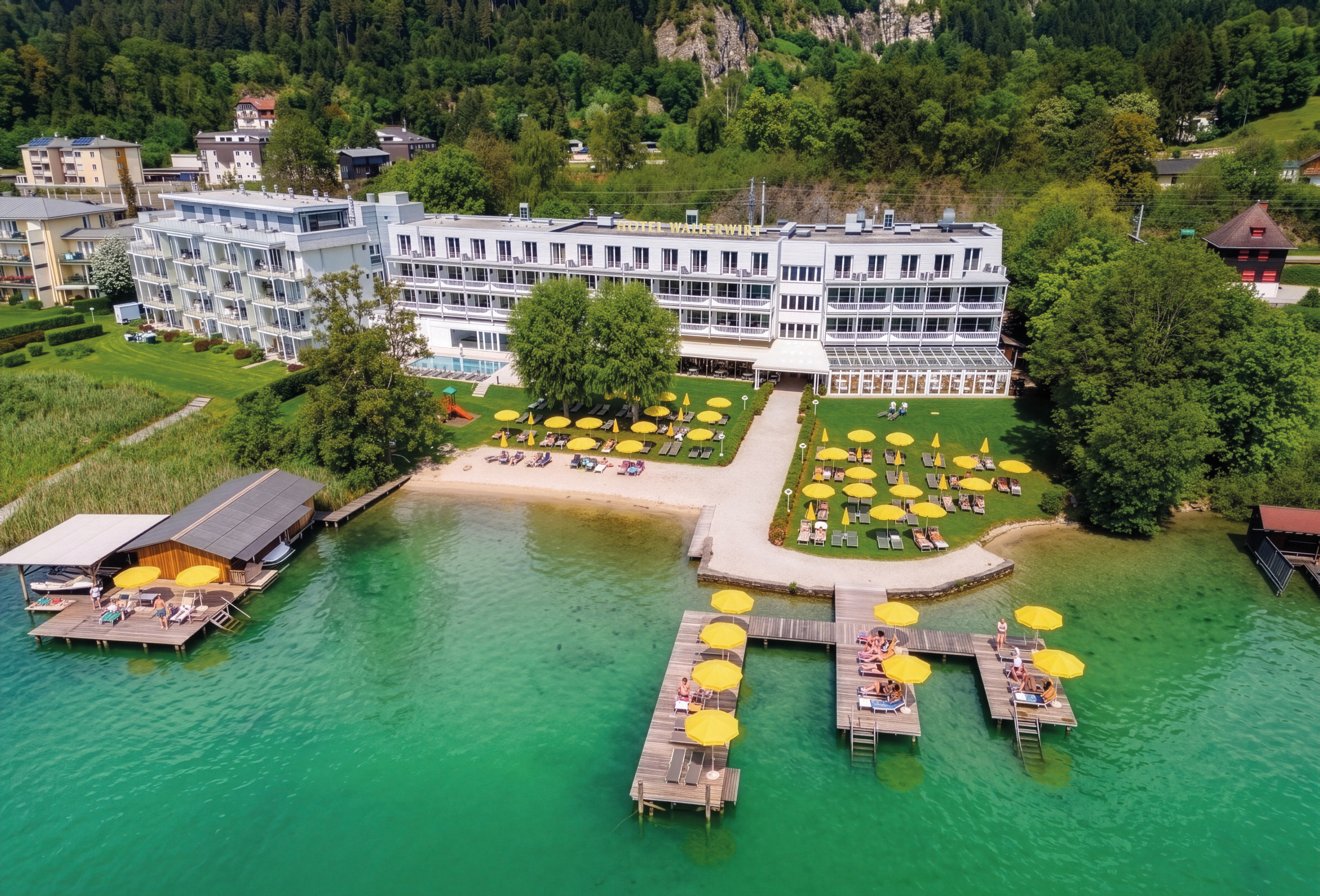 Hotels am See - Klassifizierung: 4 Sterne - Maria Wörth - Hotel Außenansicht - Werzer’s Seehotel Wallerwirt