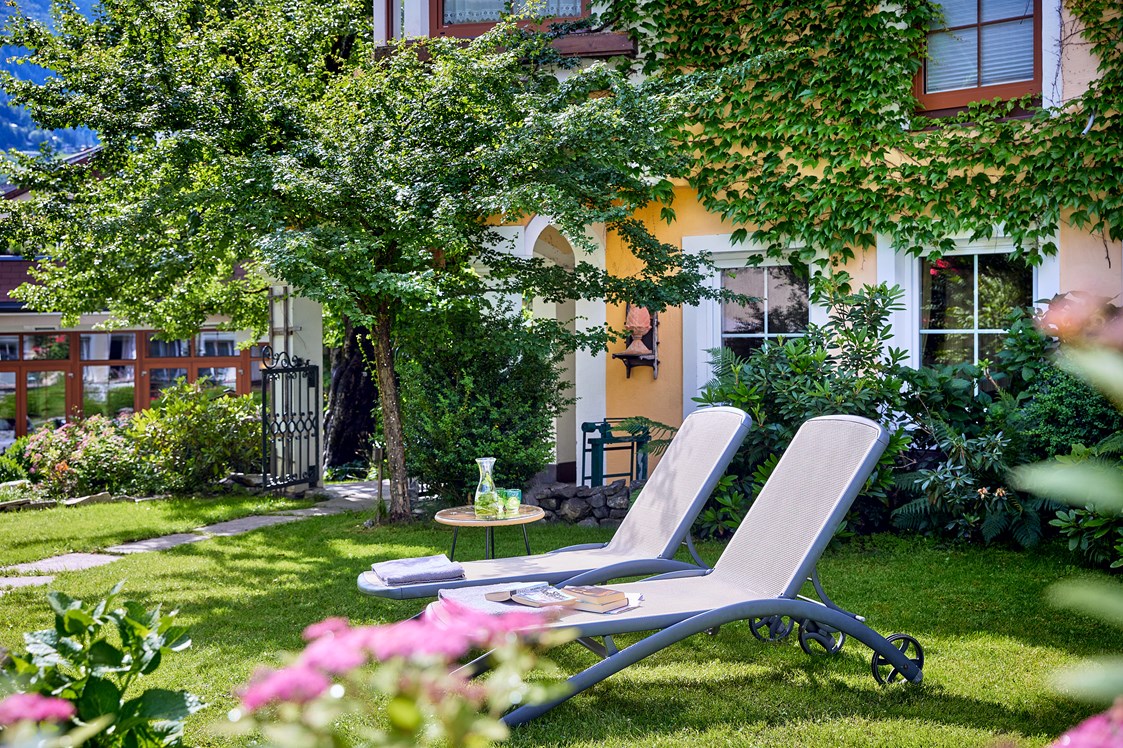 Urlaub am See: Garten / Rosengarten - RomantikHotel Zell Am See