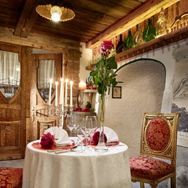 Urlaub am See: Weinkeller / exklusives Dinner - RomantikHotel Zell Am See