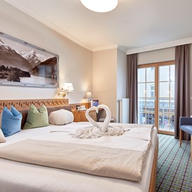 Urlaub am See: Doppelzimmer mit französischen Balkon und Klimaanlage - Hotel Fischerwirt