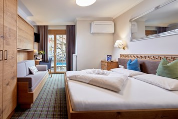 Urlaub am See: Komfortzimmer mit französischen Balkon und Klimaanlage - Hotel Fischerwirt