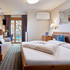 Urlaub am See: Komfortzimmer mit französischen Balkon und Klimaanlage - Hotel Fischerwirt