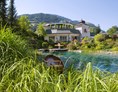 Urlaub am See: Schwimmteich - Hotel Salzburgerhof