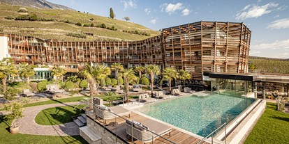 Hotels am See - Pools: Schwimmteich - Lake Spa Hotel SEELEITEN