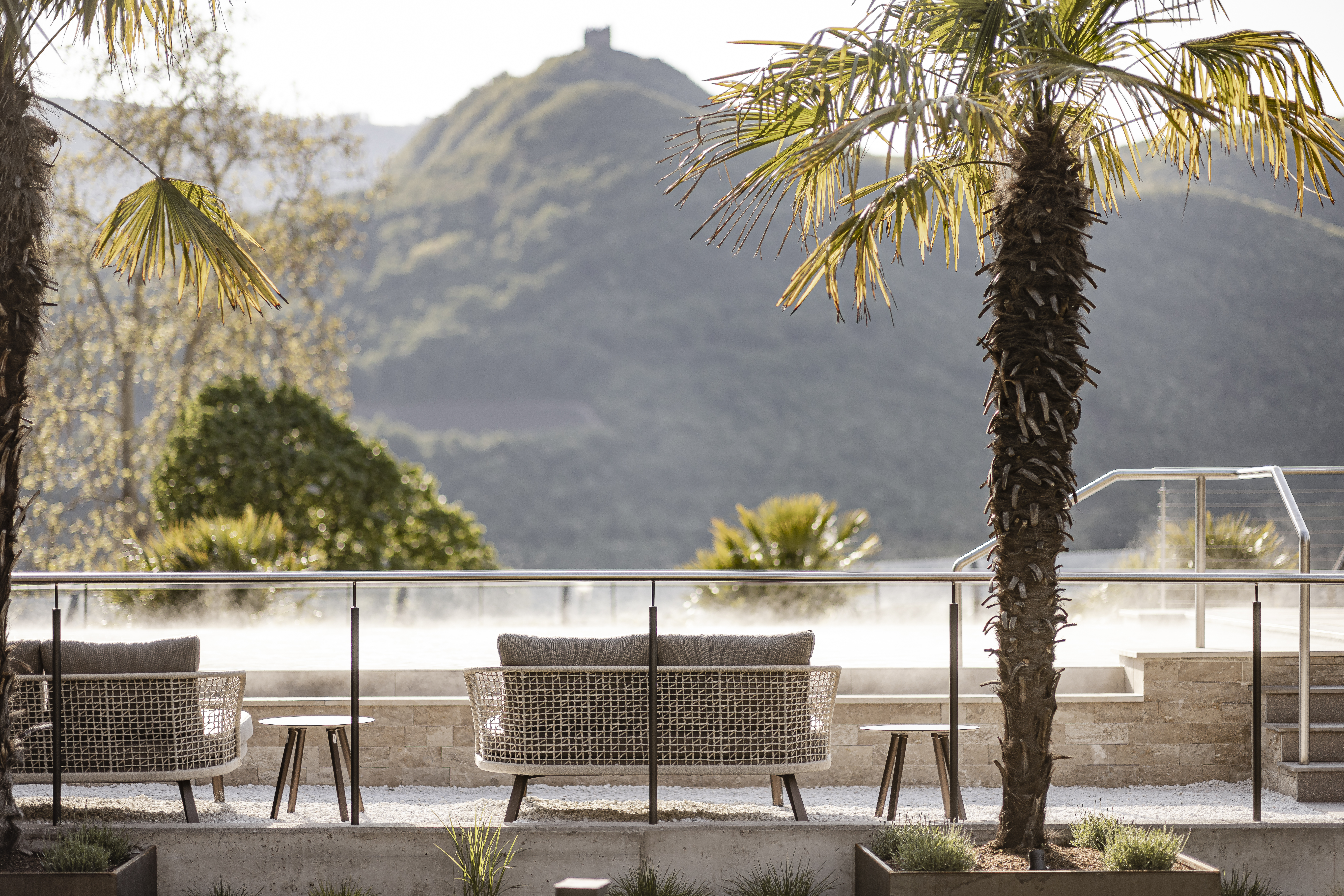 Hotels am See - Pools: Schwimmteich - Lake Spa Hotel SEELEITEN