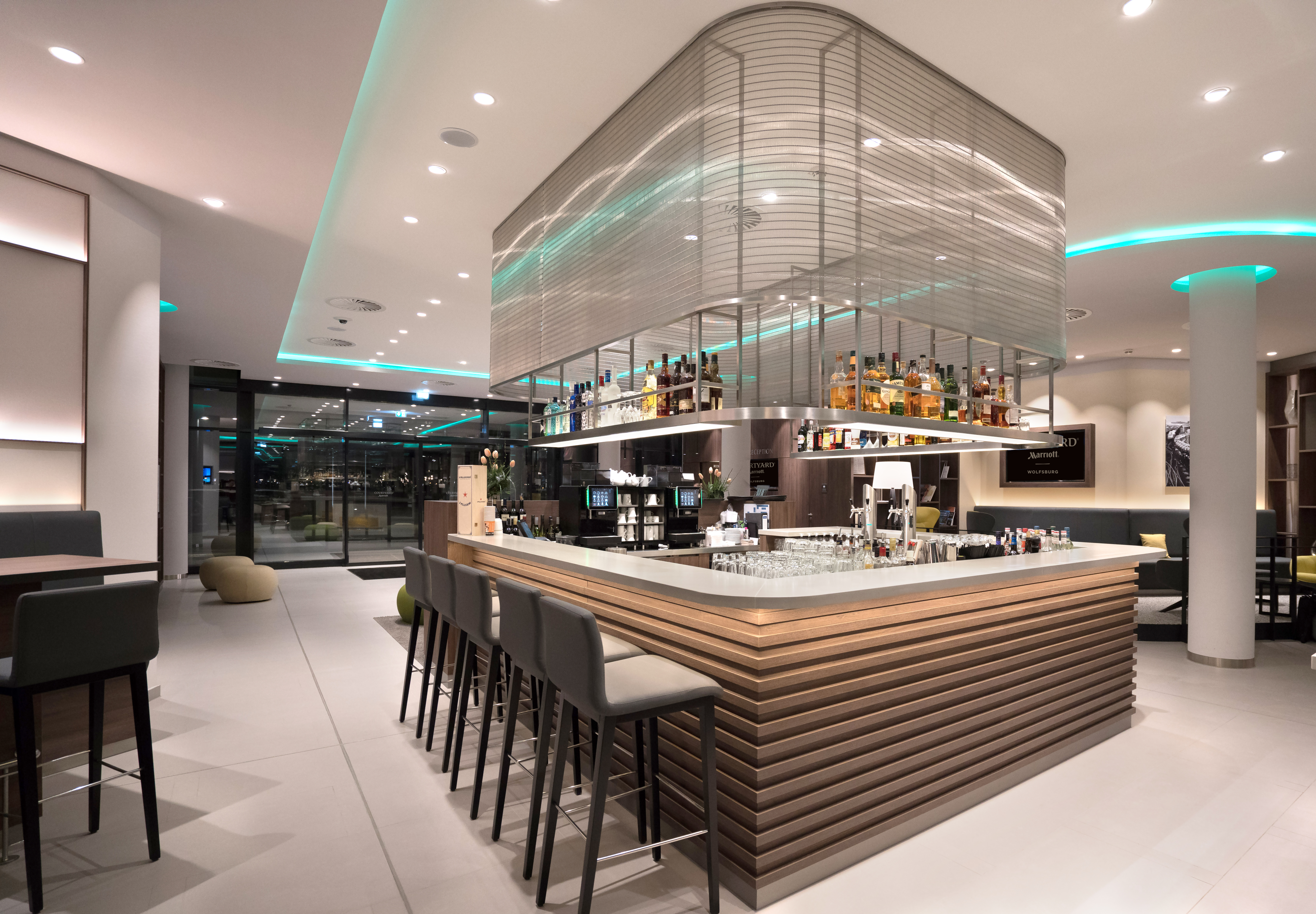 Hotels am See - Deutschland - Hotelbar - Courtyard by Marriott Wolfsburg