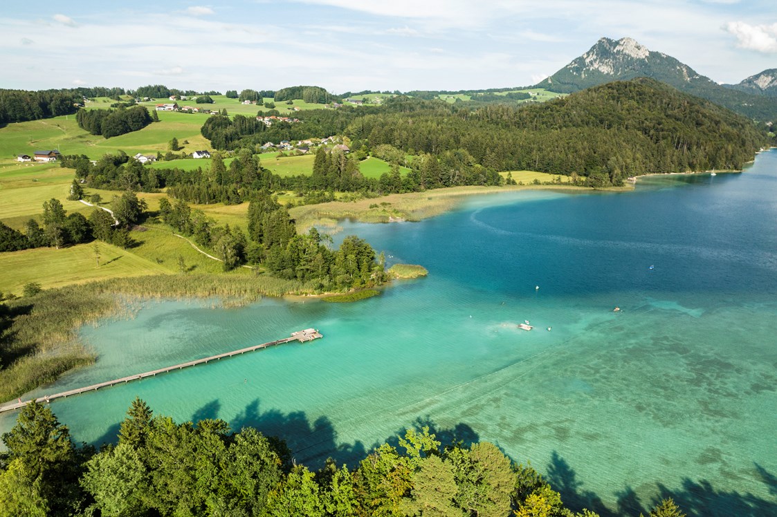 Urlaub am See: Blick auf den kristallblauen Fuschlsee - Arabella Jagdhof Resort am Fuschlsee