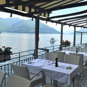 Urlaub am See - auf der schönster Seeterasse am Lago Maggiore speisen - Art Hotel Posta al lago