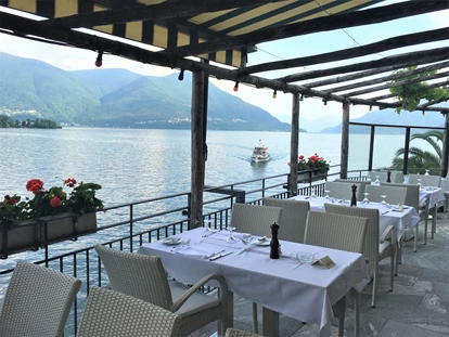 Hotels am See - Porto Ronco - auf der schönster Seeterasse am Lago Maggiore speisen - Art Hotel Posta al lago
