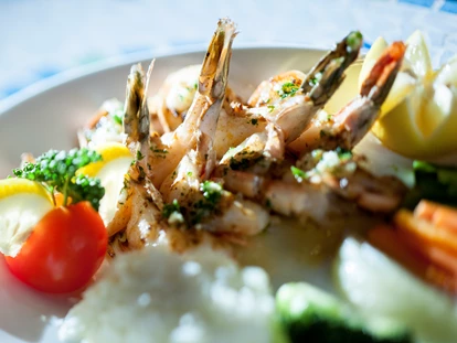 Hotels am See - Porto Ronco - Riesencrevetten an Knoblauchsauce - Art Hotel Posta al lago