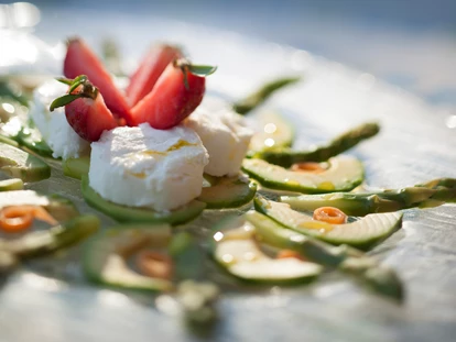 Hotels am See - Porto Ronco - Ziegenkäse aus der Alp mit Spargeln - Art Hotel Posta al lago