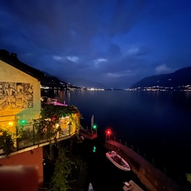 Urlaub am See: Posta al lago am Abend - Art Hotel Posta al lago