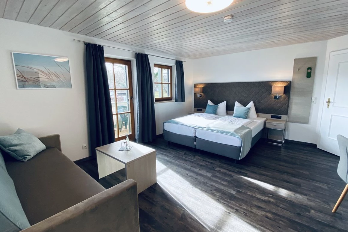 Urlaub am See: Doppelzimmer 22m² - Garten-& Seeblick - Hotel Möwe am See