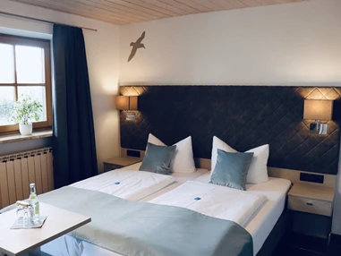 Urlaub am See: Doppelzimmer 18m² - Hotel Möwe am See