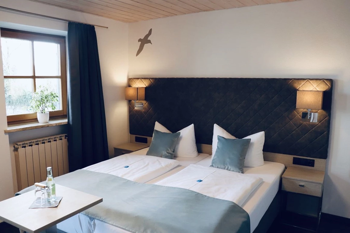 Urlaub am See: Doppelzimmer 18m² - Hotel Möwe am See