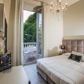 Urlaub am See: Standard Zimmer mit Balkon See und Garten Blick  - Villa Giulia
