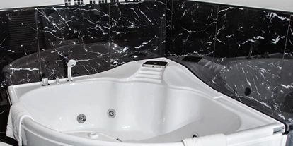 Hotels am See - Verpflegung: Frühstück - Bad Suite - Villa Giulia