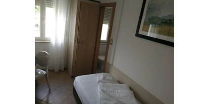 Hotels am See - Castelletto diBrenzone - Einzelzimmer mit Seiten Fenster - HOTEL SIRENA