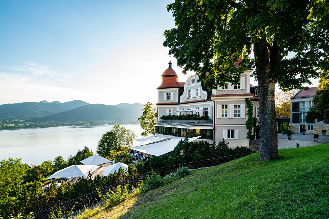 Urlaub am See: Senger Schloss außen - Hotel DAS TEGERNSEE