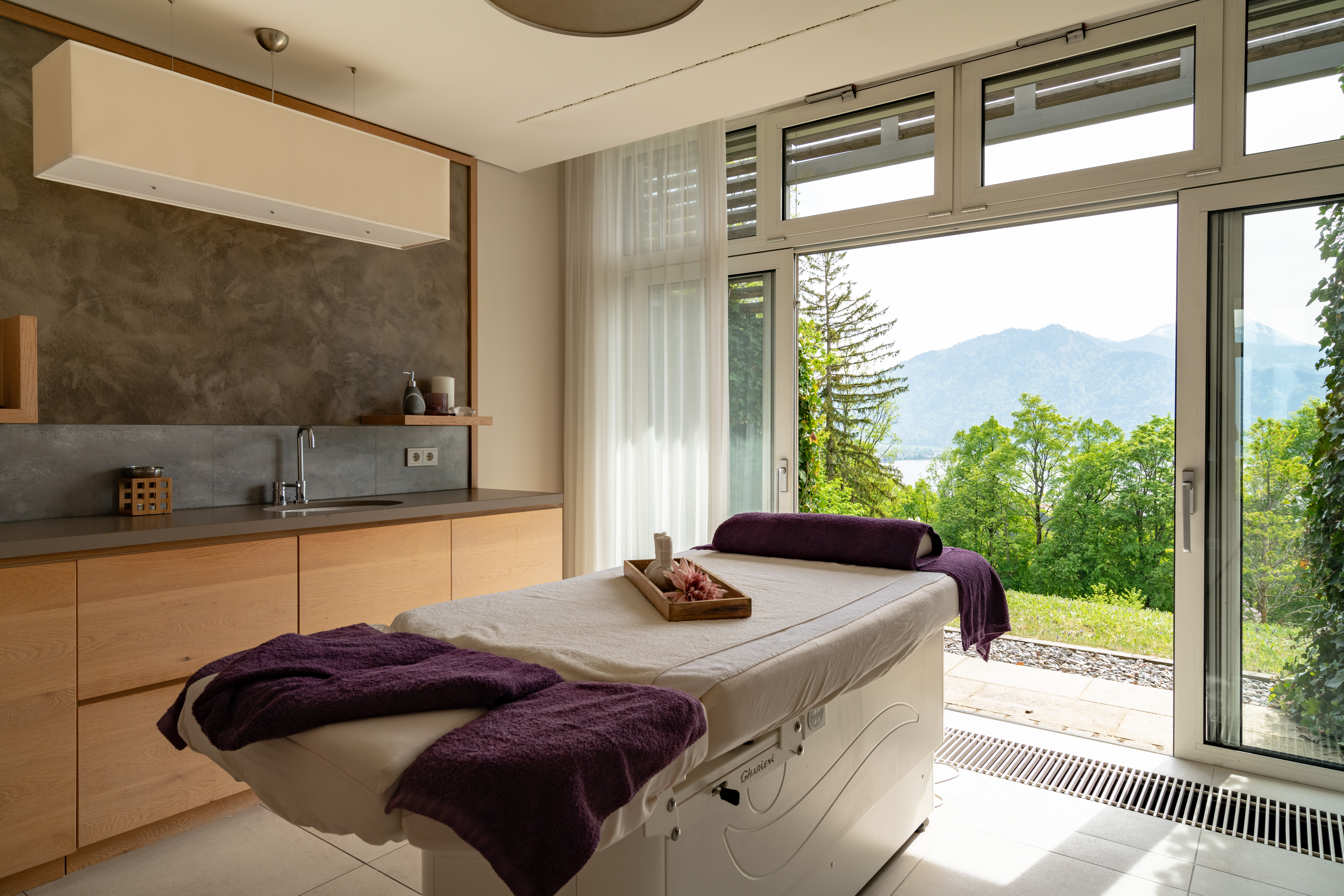 Urlaub am See: Treatment-Raum für Spabehandlungen - Hotel DAS TEGERNSEE