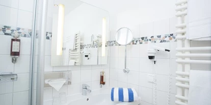 Hotels am See - Verpflegung: Frühstück - Badezimmer - Strandhaus am Inselsee