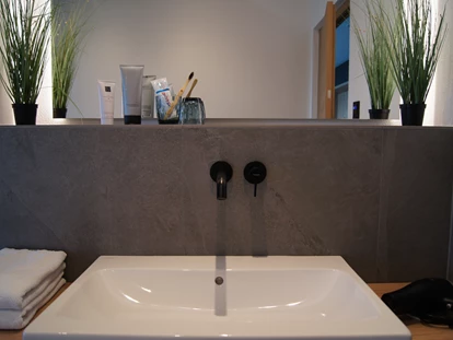 Hotels am See - Verpflegung: Frühstück - Badezimmer - Seehaus Apartments am Kochelsee