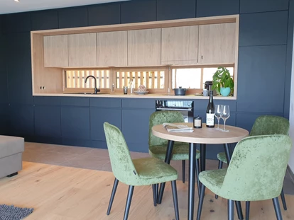 Hotels am See - Verpflegung: Frühstück - Eine wunderschöne Designerküche ist (neben dem See) ein Blickfang in jedem Apartment
 - Seehaus Apartments am Kochelsee