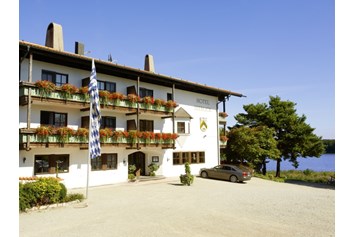 Urlaub am See: Hauptgebäude - Aktiv- und Wellnesshotel Seeblick