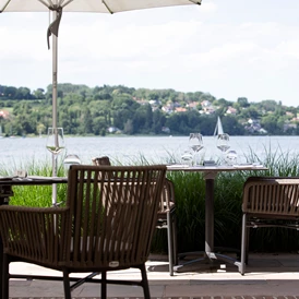 Urlaub am See: Seeterrasse - See & Park Hotel Feldbach