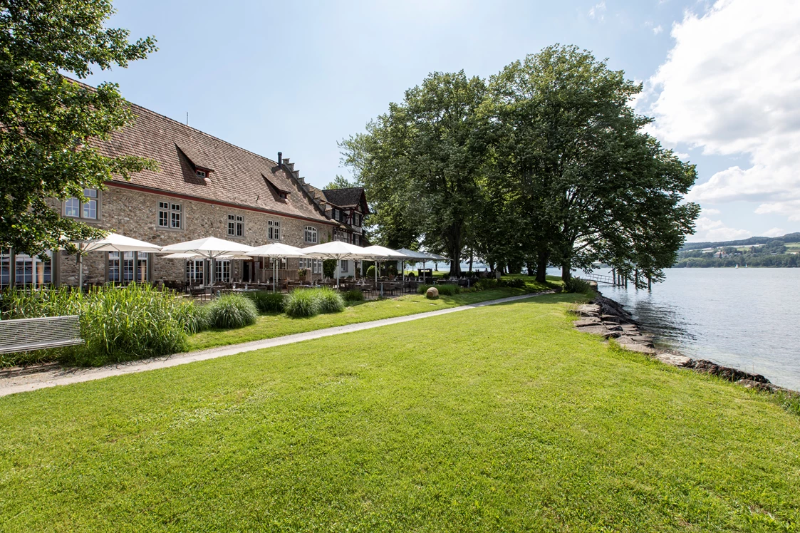 Urlaub am See: Terrasse direkt am Bodensee - See & Park Hotel Feldbach