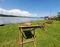 Urlaub am See: Liegestühle am Untersee - See & Park Hotel Feldbach