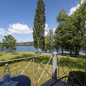 Urlaub am See: Seesicht Zimmer Balkon - See & Park Hotel Feldbach