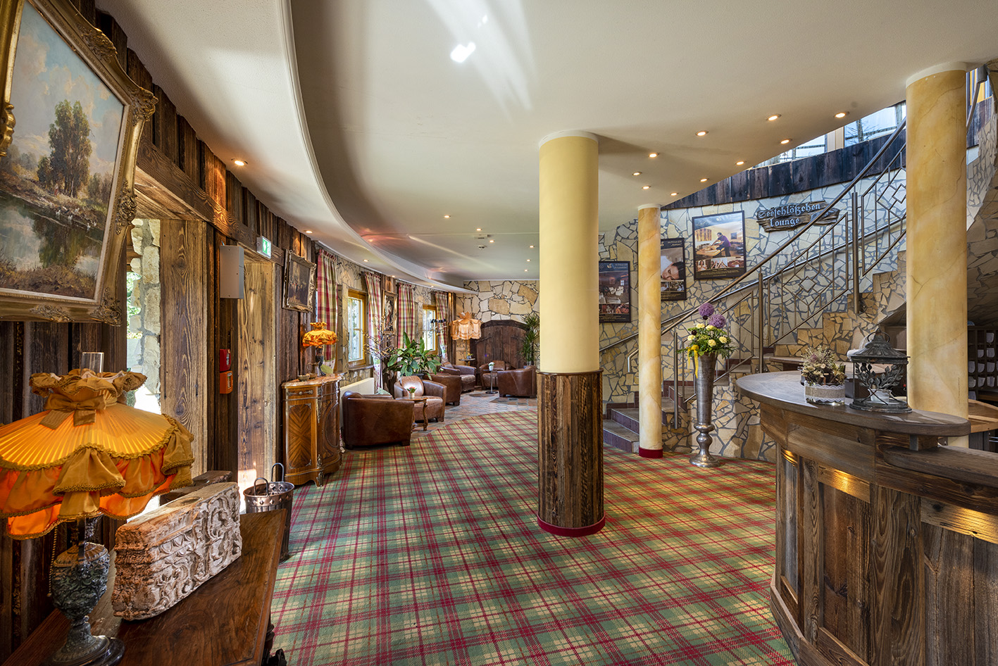 Urlaub am See: Lobby & Empfang im Haupthaus - Wellnesshotel Seeschlößchen - Privat-SPA & Naturresort