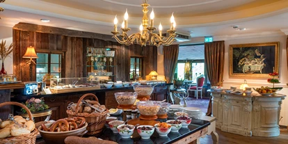 Hotels am See - Verpflegung: Frühstück - Buffet der Frühstückslounge im Obergeschoss des Haupthauses - Wellnesshotel Seeschlößchen - Privat-SPA & Naturresort