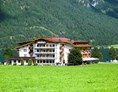Urlaub am See: "Urlaub am See und in den Bergen" - Hotel Bergland am Achensee
