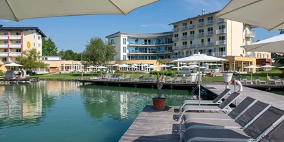 Hotels am See - Verpflegung: Frühstück - Privater Seezugang mit 3 exklusiven Badestegen mit ausreichend Sonnenliegen & -schirmen - Hotel & Spa Sonne Klopeinersee