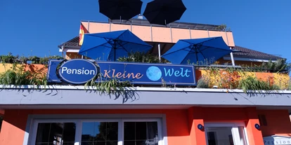 Hotels am See - Verpflegung: Frühstück - Gemütliche Pension direkt am Bodensee in Langenargen, 100 m zum See mit lecker Frühstücksbuffet und Fahrradraum, Sonnenterrasse. - Bodensee-Pension Kleine Welt