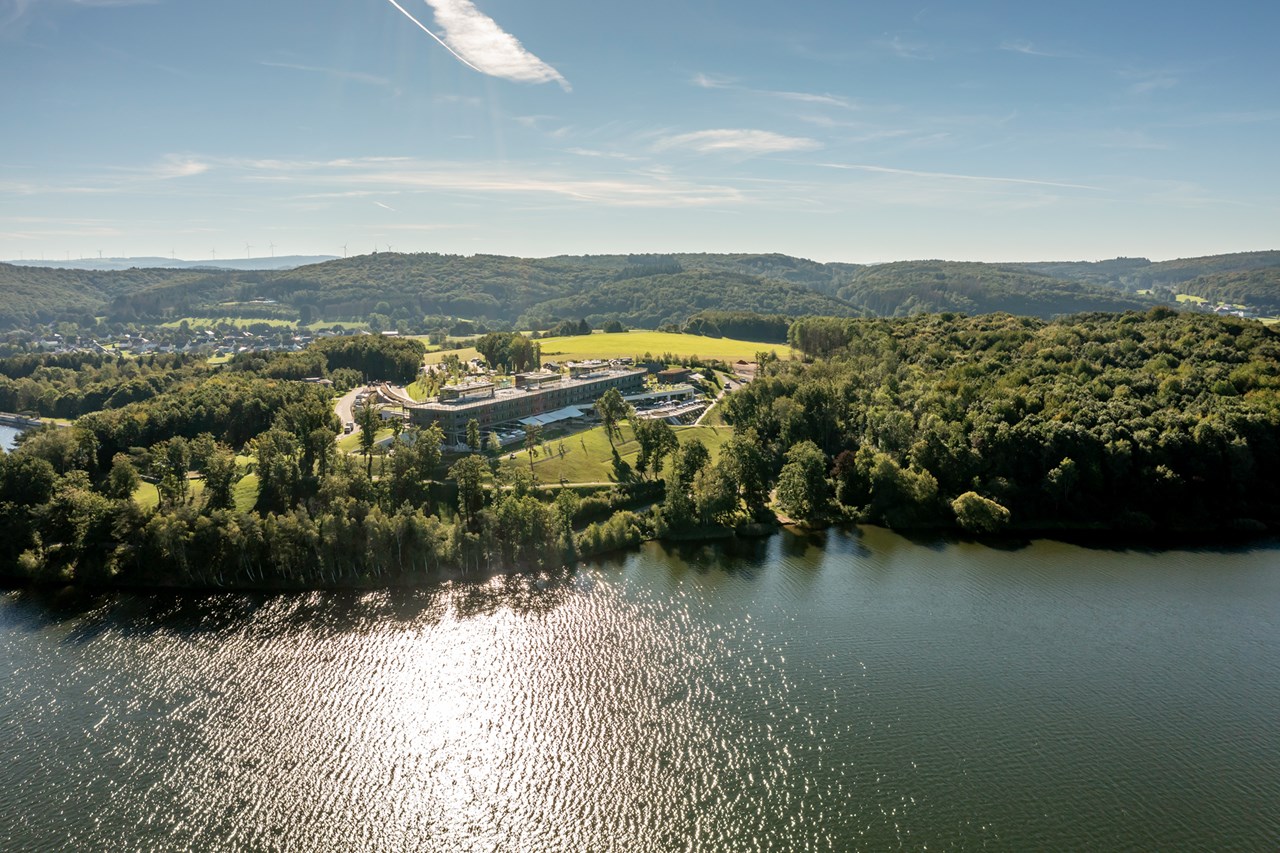 Seezeitlodge Hotel & Spa Freizeitangebote am See Strandbad und Beachvolleyball