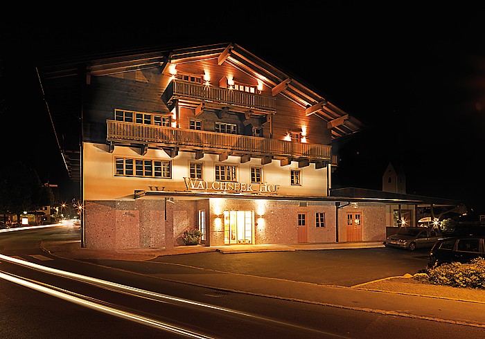 Hotels am See - Art des Seezugangs: öffentlicher Seezugang - hotel-walchseerhof-urlaub-nacht - Hotel Walchseer Hof