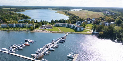 Hotels am See - Verpflegung: Frühstück - Blick auf das Resort - MAREMÜRITZ Yachthafen Resort