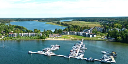 Hotels am See - Verpflegung: Frühstück - Blick auf das Resort - MAREMÜRITZ Yachthafen Resort