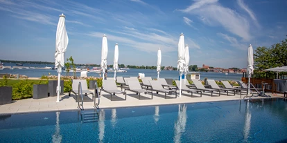 Hotels am See - Verpflegung: Frühstück - Tausend Seen Spa Außenpool - MAREMÜRITZ Yachthafen Resort