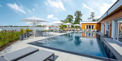 Hotels am See - Verpflegung: Frühstück - Tausend Seen Spa Außenpool - MAREMÜRITZ Yachthafen Resort