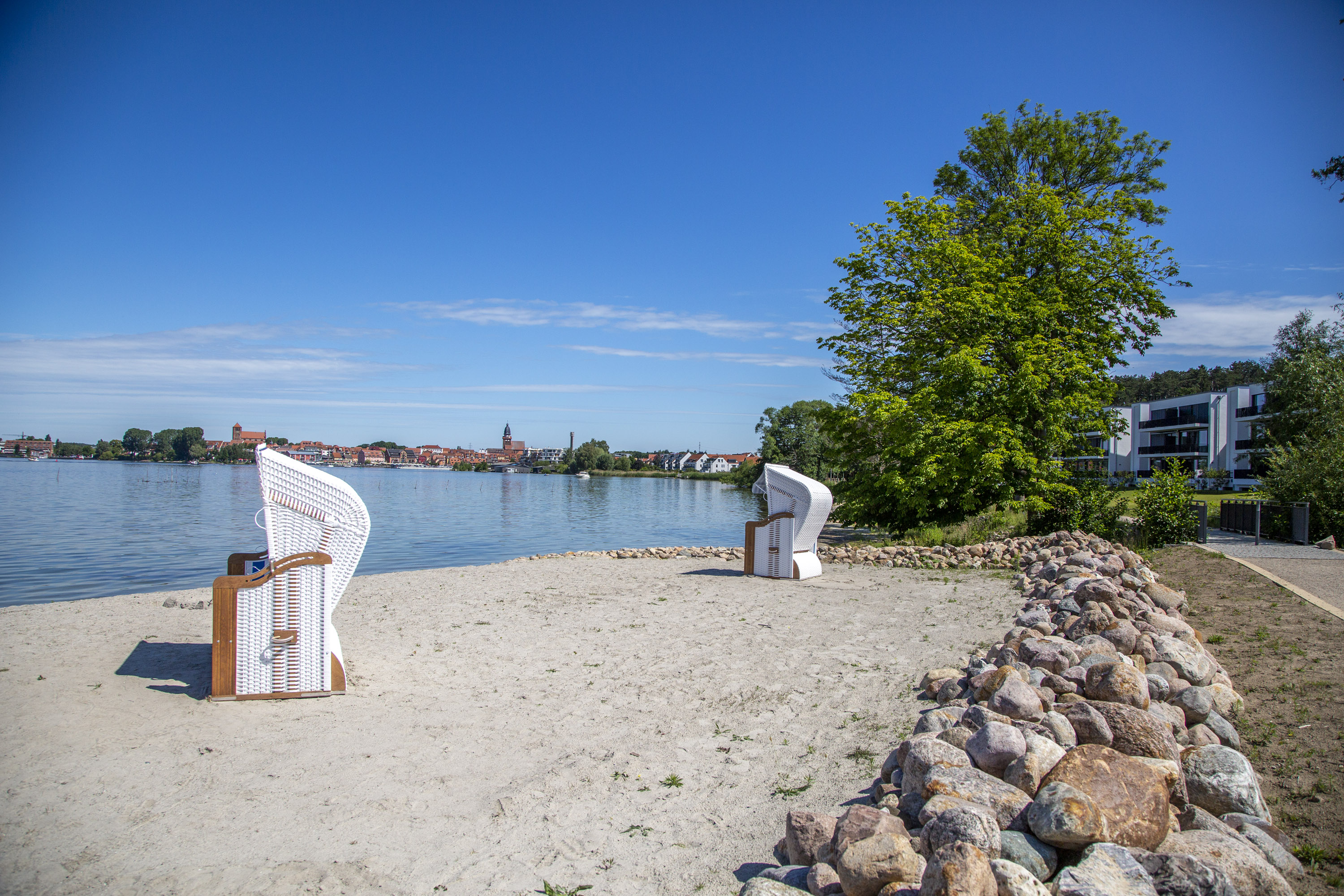 Urlaub am See: Strandabschnitt - MAREMÜRITZ Yachthafen Resort