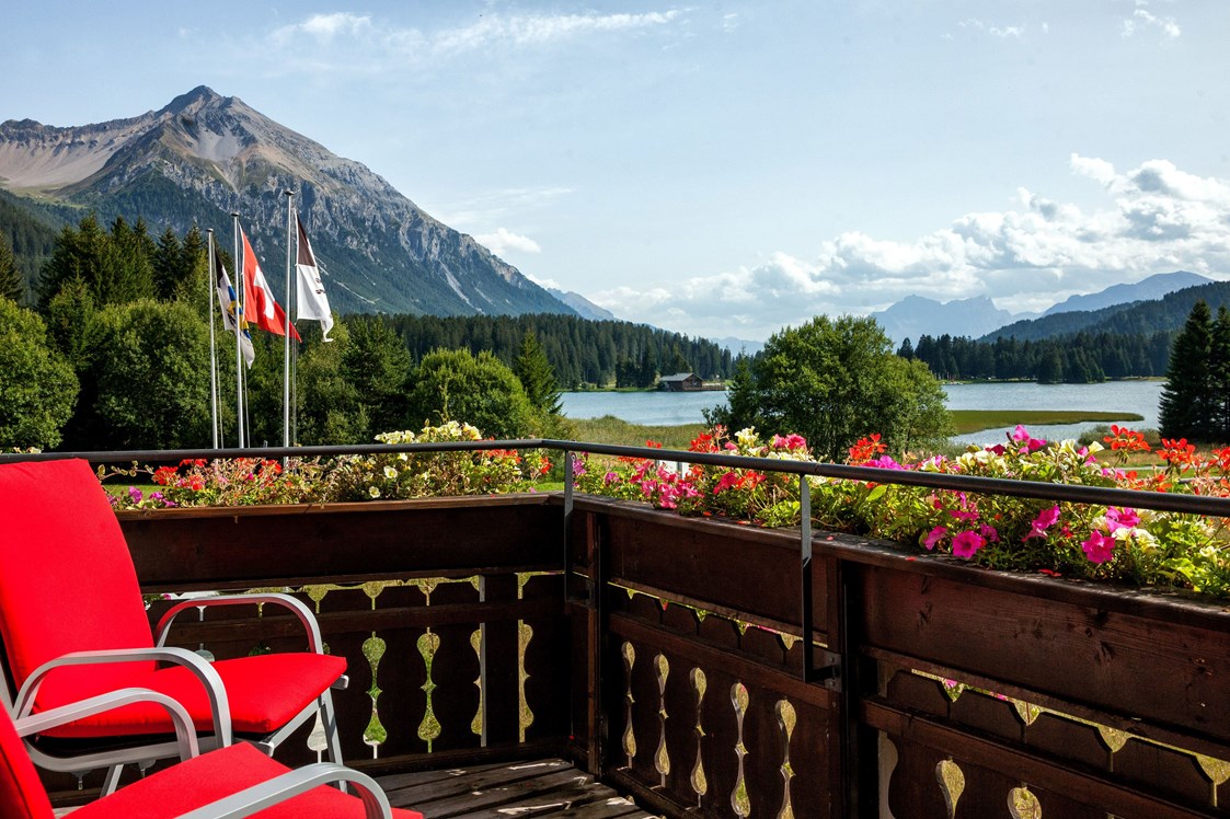 Urlaub am See: Balkon mit Blick auf den Heidsee - Hotel Seehof Valbella am Heidsee