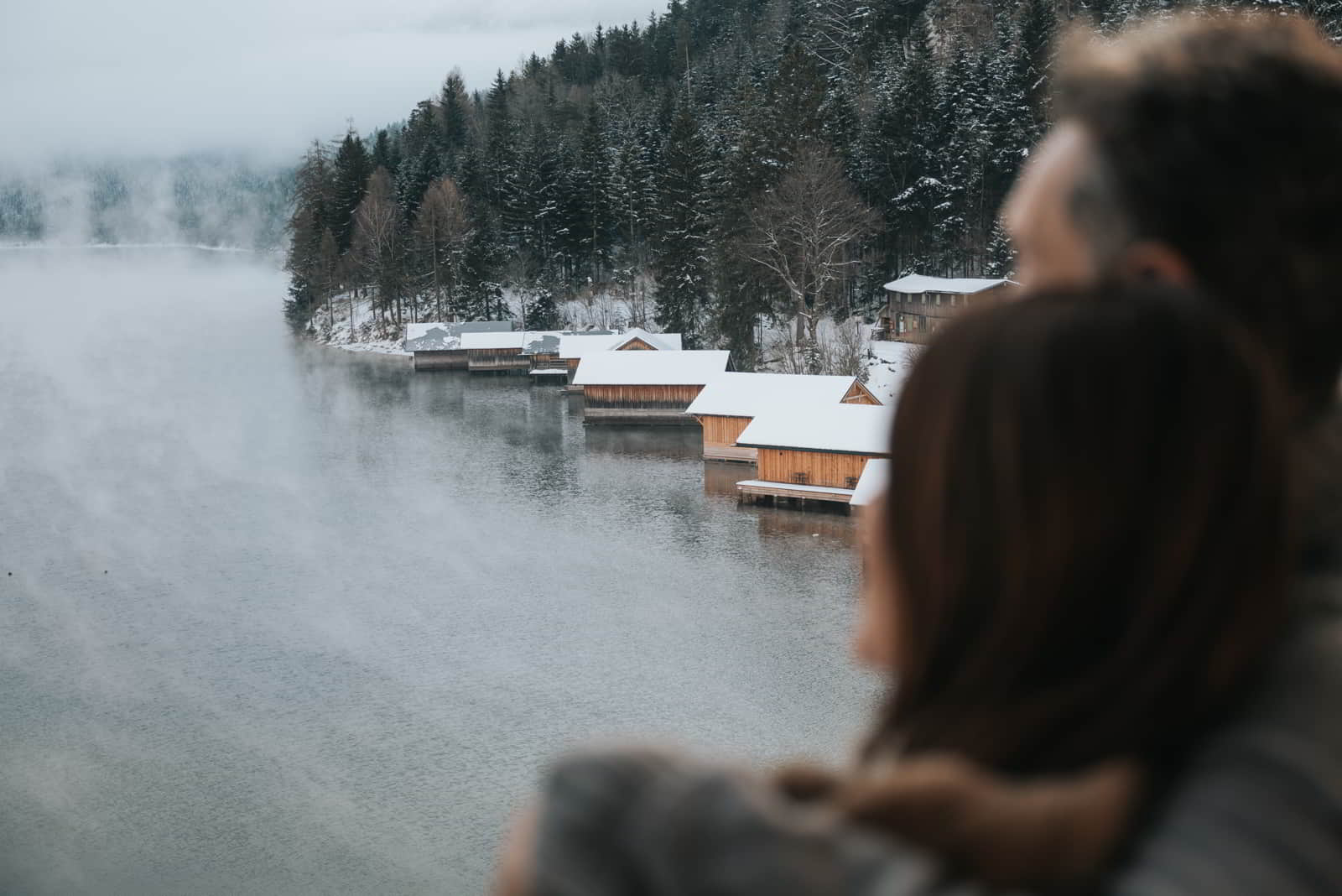 Urlaub am See: Hotel Seevilla Altaussee, Balkon mit Seeblick im Winter - Hotel Seevilla Altaussee