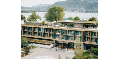 Hotels am See - Bern - Hauptgebäude mit See - Deltapark Vitalresort