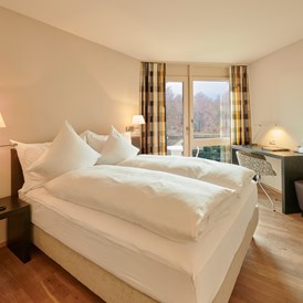 Urlaub am See: Grandlit-Zimmer-Deluxe - Hotel Seepark Thun - Congress Hotel Seepark